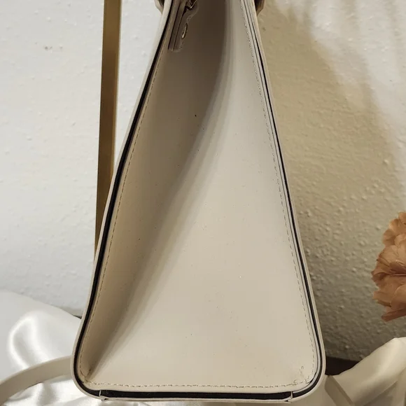 Kate Spade Ivory Tote with Gold Hardware - Picture 5 of 9